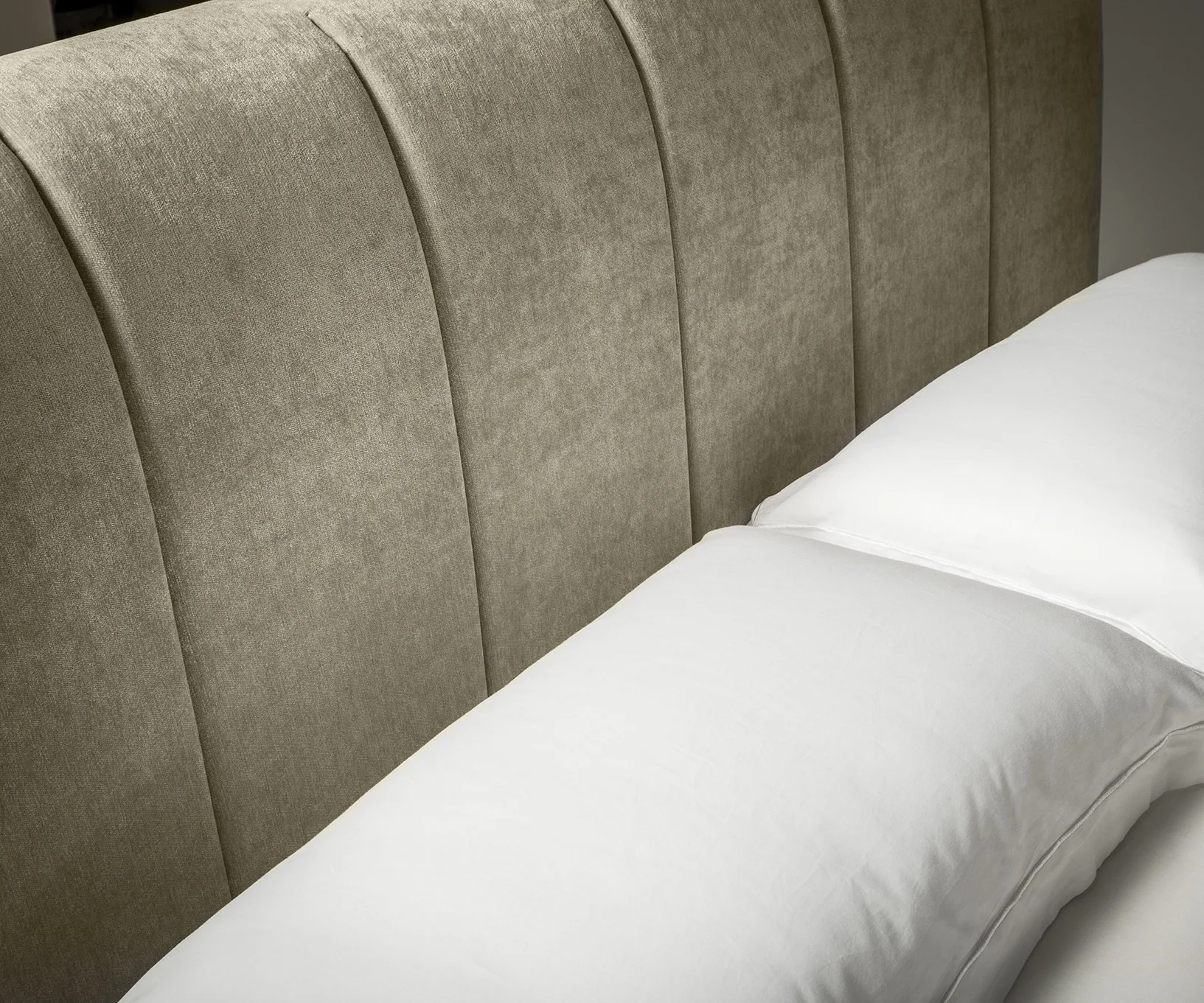 Brahms Upholstered Bed - Image 4