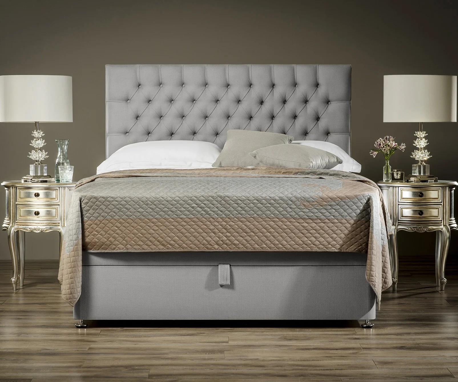 Chesterfield Headboard - Image 7