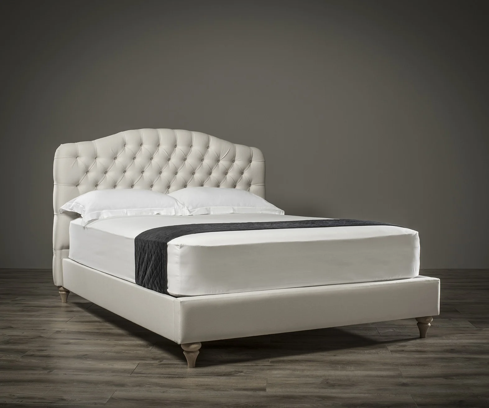 Churchill Chesterfield Bed - Image 4