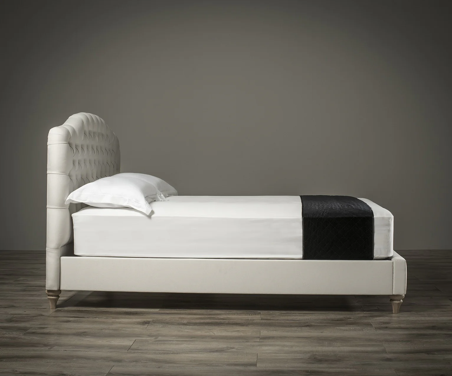 Churchill Chesterfield Bed - Image 6