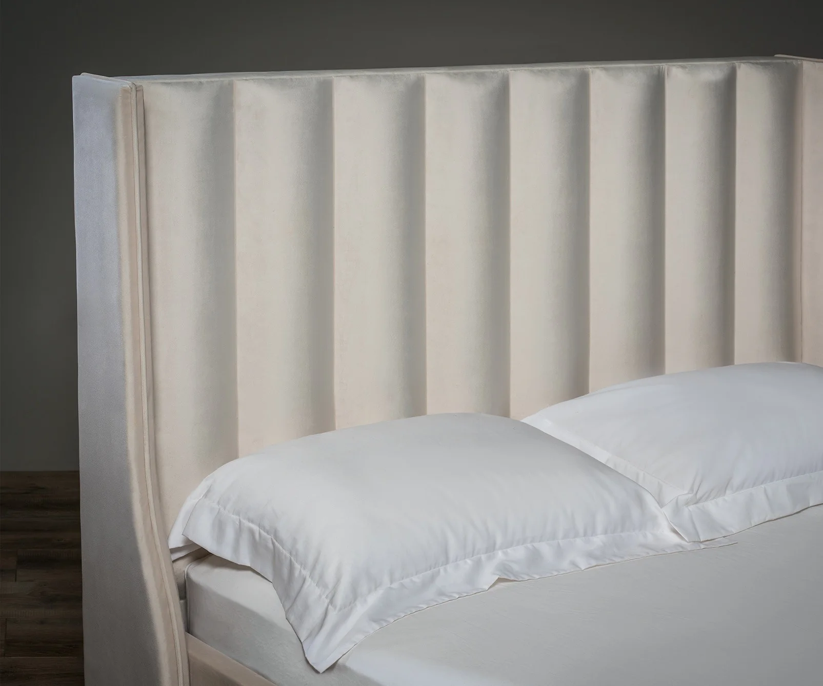 Edward Winged Bed - Image 3