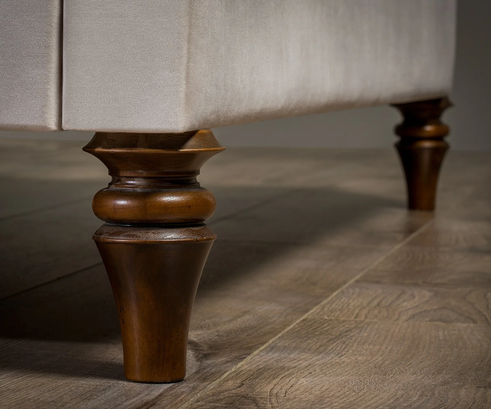 Edward Winged Bed - Image 5