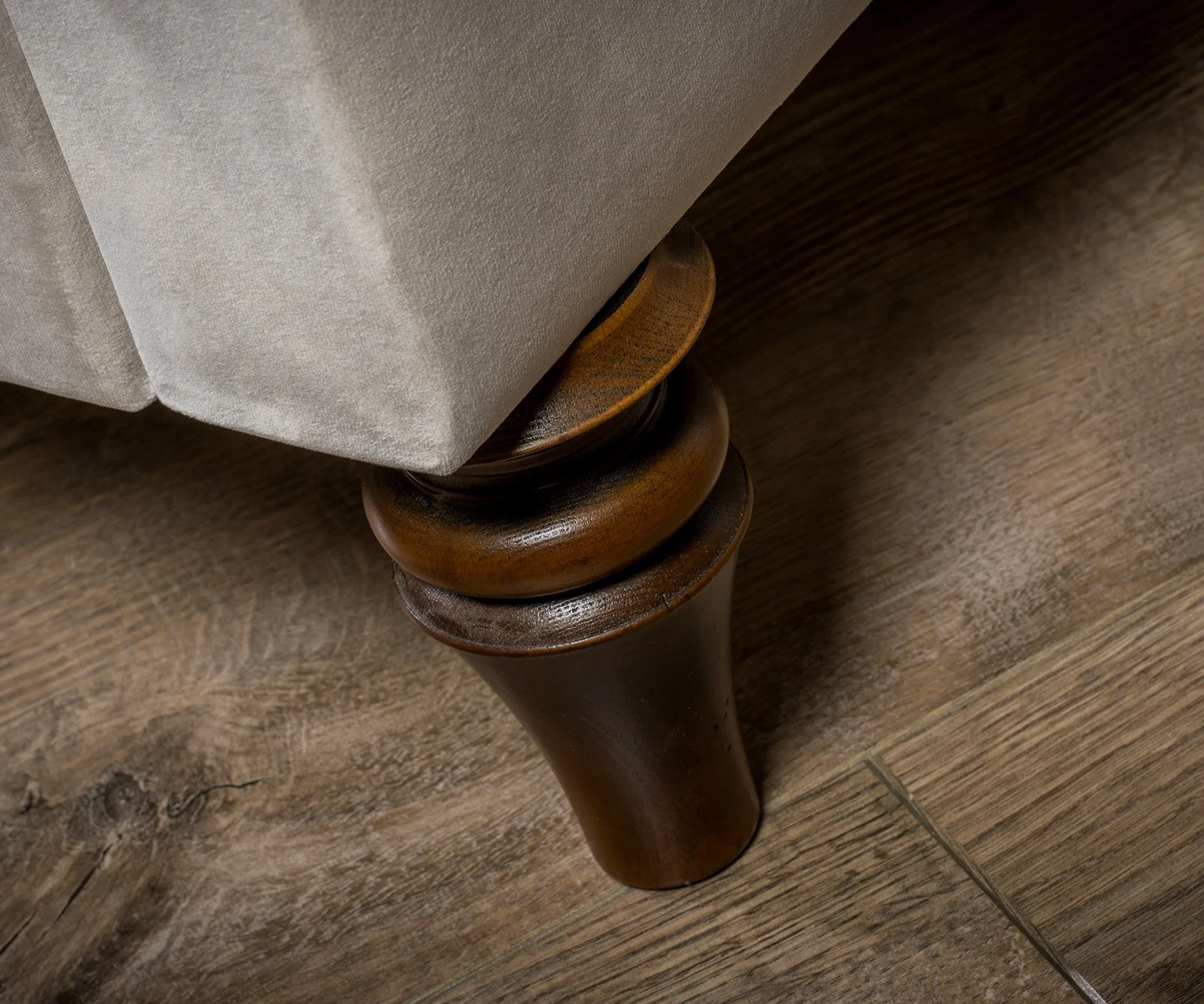Edward Winged Bed - Image 6