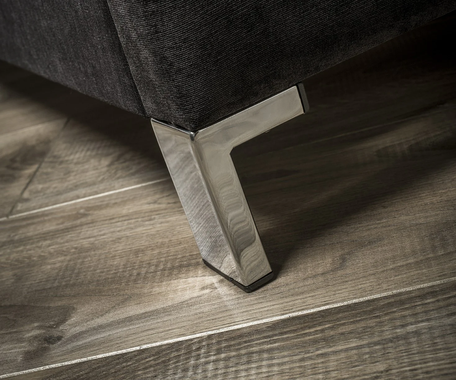 Linear Upholstered Bed - Image 4