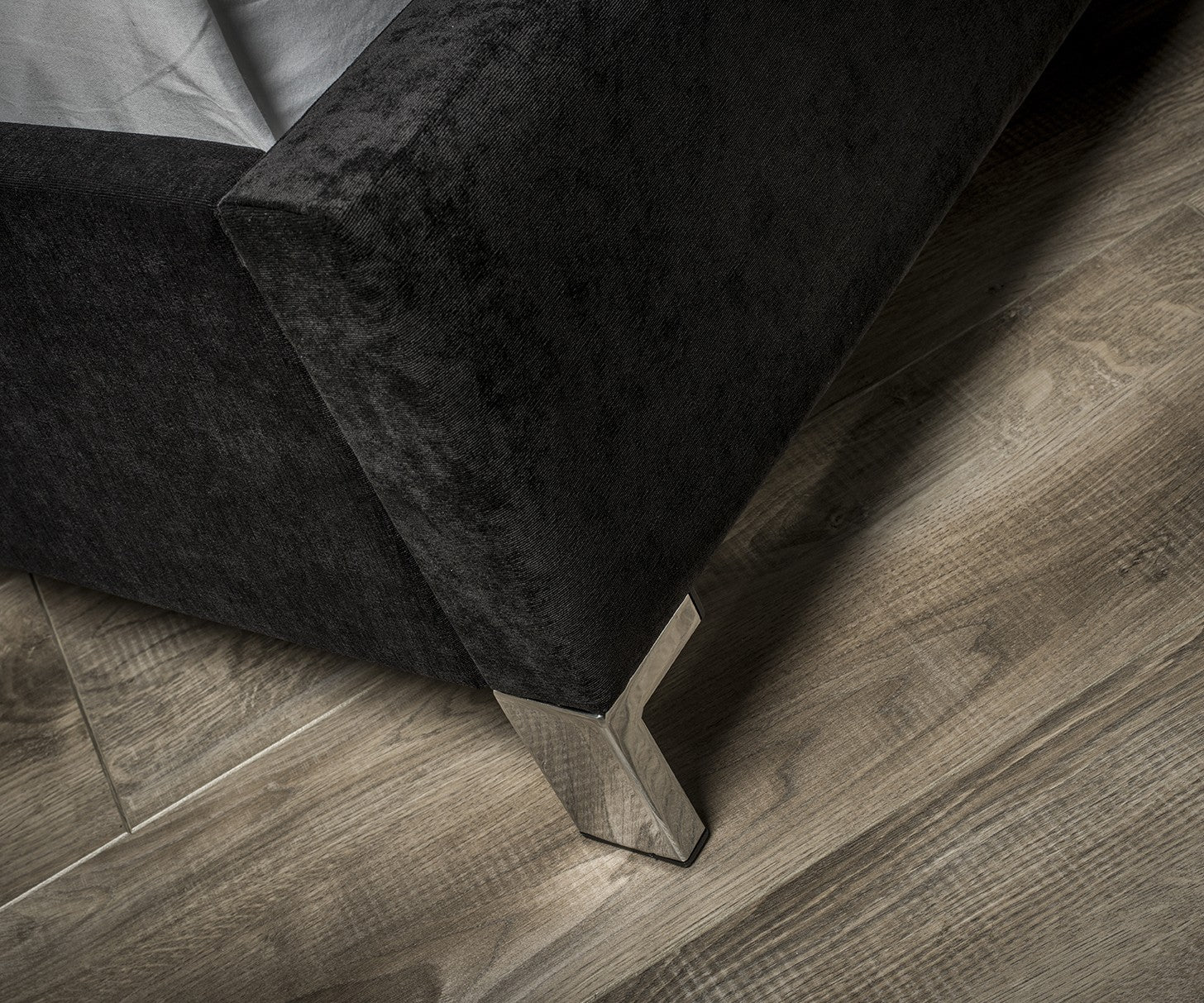Linear Upholstered Bed - Image 8