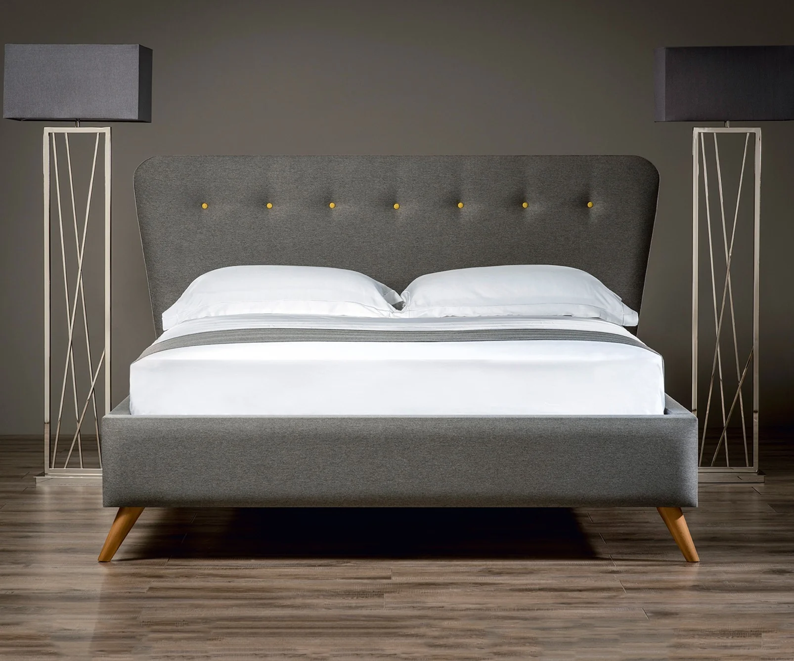 Retro Buttoned Bed - Image 2