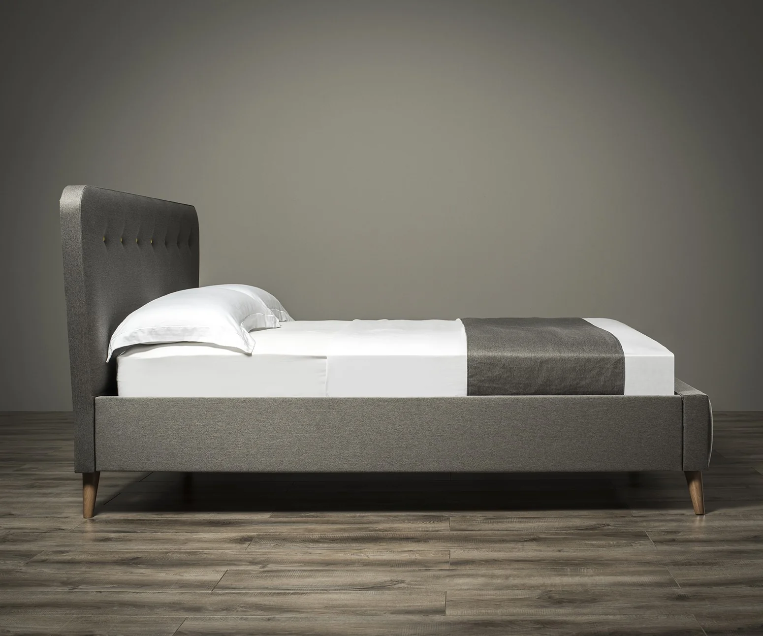 Retro Buttoned Bed - Image 6