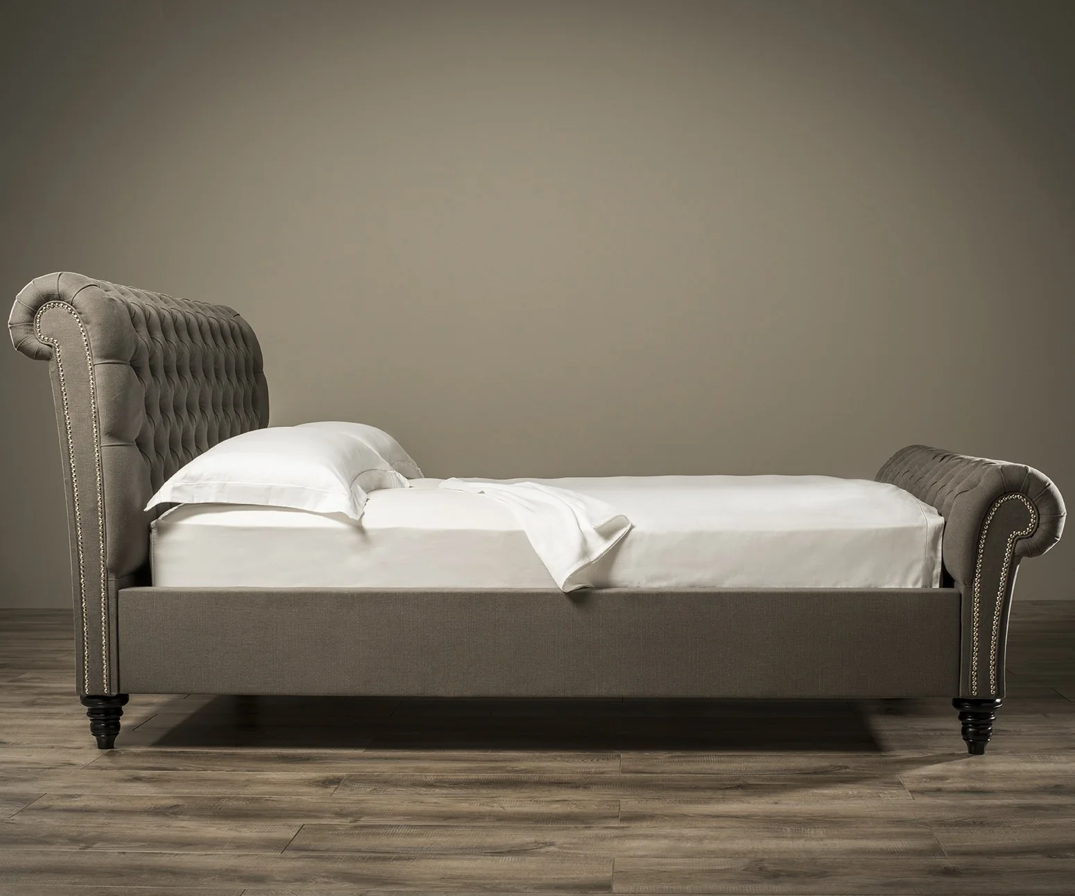 Stanhope Studded Chesterfield Bed - Image 3